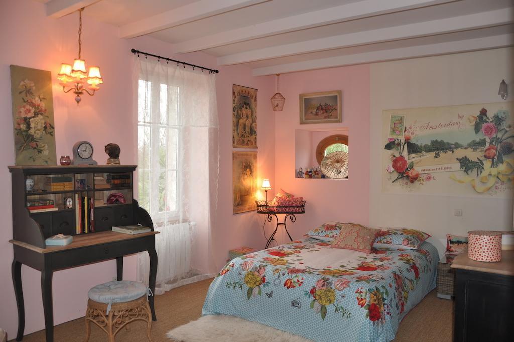 Bed and Breakfast La Maison De Rose Brossac Номер фото